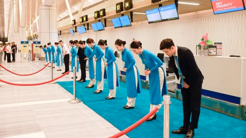 Vietnam Airlines sẽ chuyển toàn bộ các chuyến bay nội địa tại sân bay Tân Sơn Nhất sang khai thác tại nhà ga T3 mới từ ngày 28/4 tới. Vietnam Airlines sẽ chuyển toàn bộ các chuyến bay nội địa tại sân bay Tân Sơn Nhất sang khai thác tại nhà ga T3 mới từ ngày 28/4 tới.