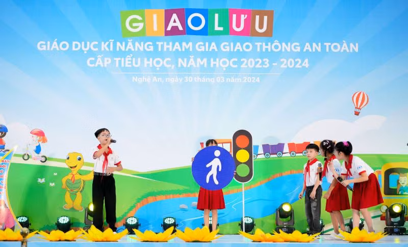 Phần thi trình diễn tiểu phẩm và thể hiện năng khiếu. Phần thi trình diễn tiểu phẩm và thể hiện năng khiếu.