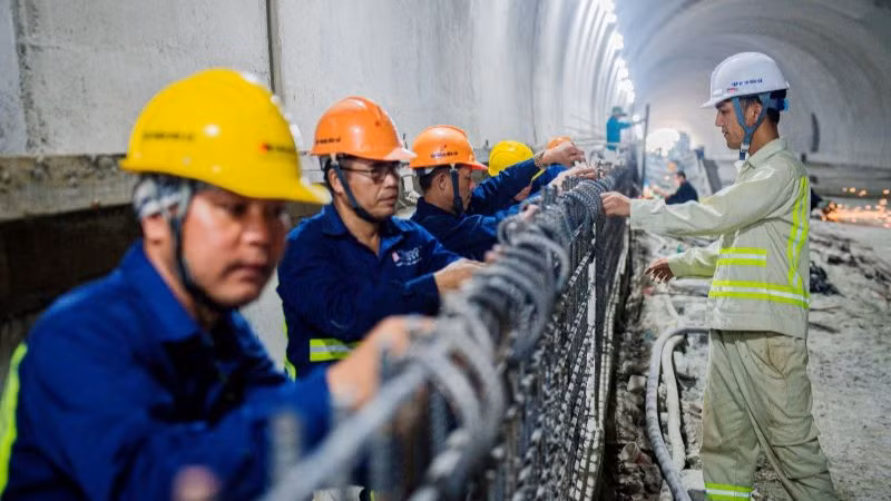 Ban Quản lý dự án 2 yêu cầu bộ phận điều hành dự án đường cao tốc Quảng Ngãi-Hoài Nhơn chỉ đạo các nhà thầu thi công bứt tốc các hạng mục: cầu, hầm, cấp phối đá dăm gia cố xi-măng.