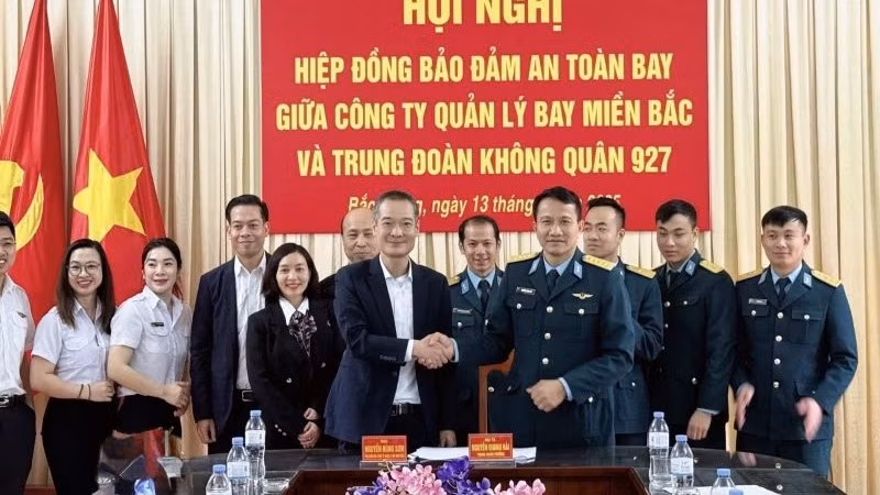 Hội nghị phối hợp hiệp đồng với Trung đoàn không quân 927. Hội nghị phối hợp hiệp đồng với Trung đoàn không quân 927.