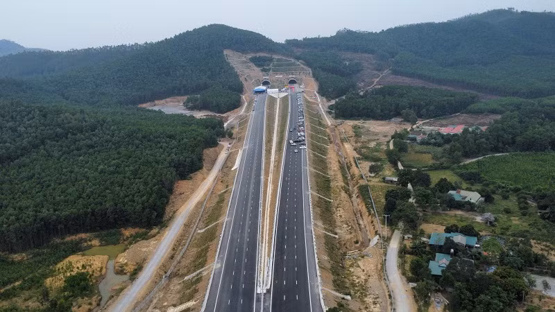 Các chuyên gia giao thông kiến nghị xem xét, linh hoạt tăng tỷ lệ vốn Nhà nước tham gia một số dự án PPP cho phù hợp.