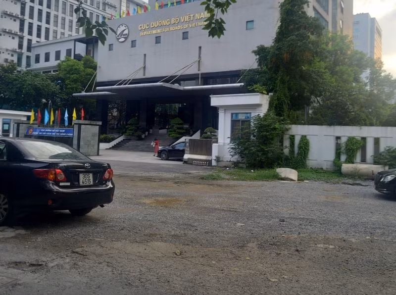 Tuyến đường không bảo đảm vệ sinh môi trường và mỹ quan đô thị. Tuyến đường không bảo đảm vệ sinh môi trường và mỹ quan đô thị.