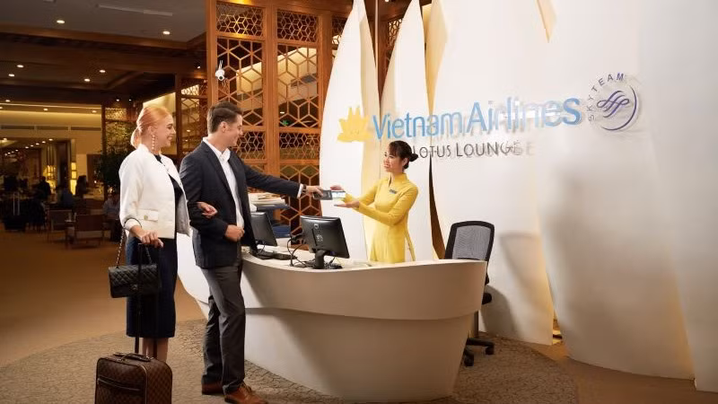 Vietnam Airlines có hệ thống các phòng chờ sang trọng tại nhiều sân bay lớn, giúp hành khách thư giãn trước mỗi chuyến bay. Vietnam Airlines có hệ thống các phòng chờ sang trọng tại nhiều sân bay lớn, giúp hành khách thư giãn trước mỗi chuyến bay.