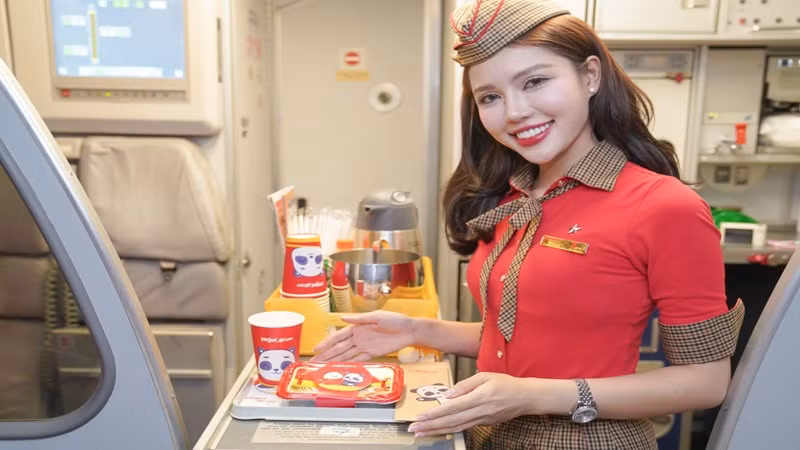 Trong nửa đầu năm 2024, Vietjet đã vận chuyển 13,1 triệu khách, khai thác 70.154 chuyến bay an toàn. Trong nửa đầu năm 2024, Vietjet đã vận chuyển 13,1 triệu khách, khai thác 70.154 chuyến bay an toàn.