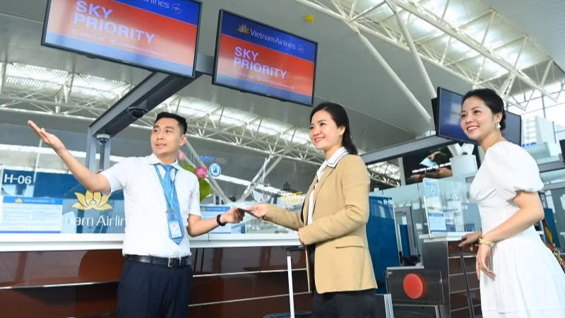 Theo ghi nhận của các hãng, nhiều chuyến bay dịp Tết Nguyên đán hiện nay đã đạt tỷ lệ lấp đầy chỗ lên đến 70-80%. Theo ghi nhận của các hãng, nhiều chuyến bay dịp Tết Nguyên đán hiện nay đã đạt tỷ lệ lấp đầy chỗ lên đến 70-80%.