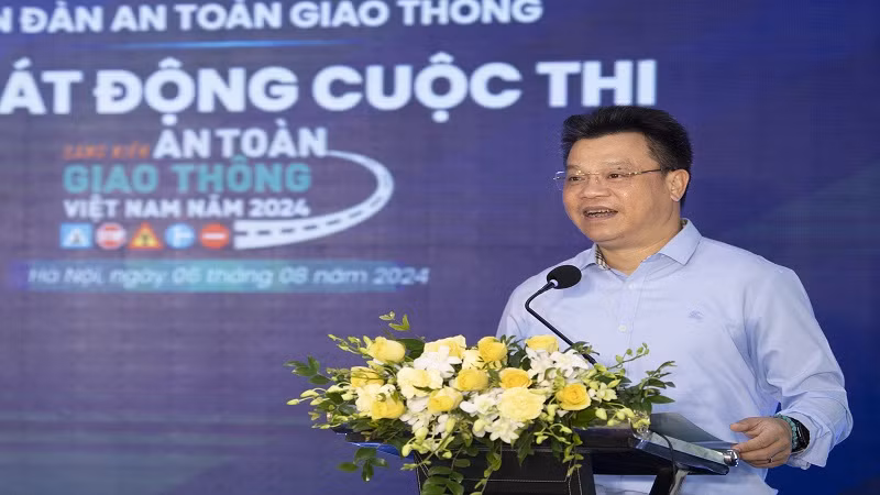 Ông Lê Kim Thành, Phó Chủ tịch chuyên trách Ủy ban An toàn giao thông Quốc gia phát biểu ý kiến. Ông Lê Kim Thành, Phó Chủ tịch chuyên trách Ủy ban An toàn giao thông Quốc gia phát biểu ý kiến.