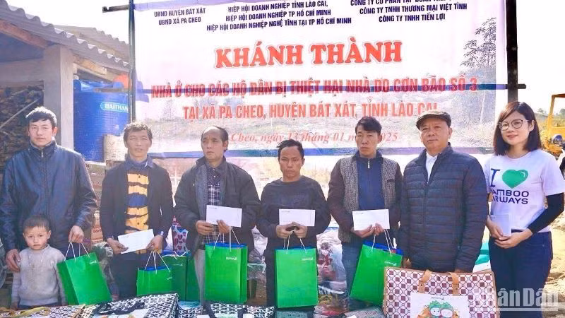 Khánh thành nhà ở cho các hộ dân bị thiệt hại do bão số 3 (siêu bão Yagi) tại xã Pa Cheo (huyện Bát Xát, tỉnh Lào Cai).