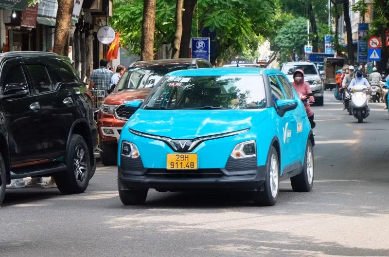 Vận tải là ngành đóng vai trò quan trọng trong việc thay đổi thói quen sang sử dụng năng lượng sạch. Vận tải là ngành đóng vai trò quan trọng trong việc thay đổi thói quen sang sử dụng năng lượng sạch.