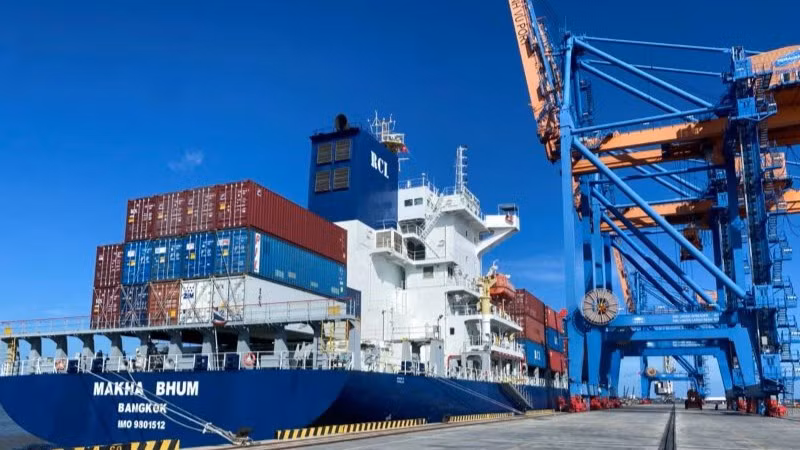 Cảng cửa ngõ Lạch Huyện đang thực hiện 7 tuyến vận tải/tuần đi Mỹ (5 tuyến đi bờ tây và 2 tuyến đi bờ đông).
