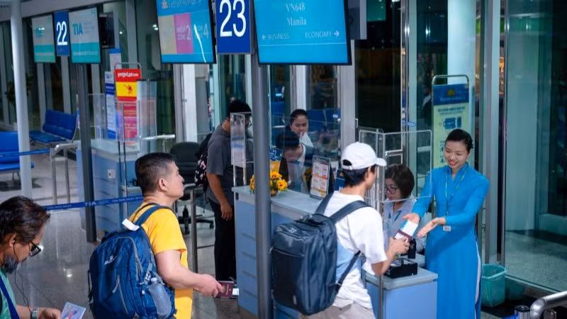 Vietnam Airlines là hãng hàng không Việt Nam đầu tiên khai thác đường bay thẳng đến Philippines.