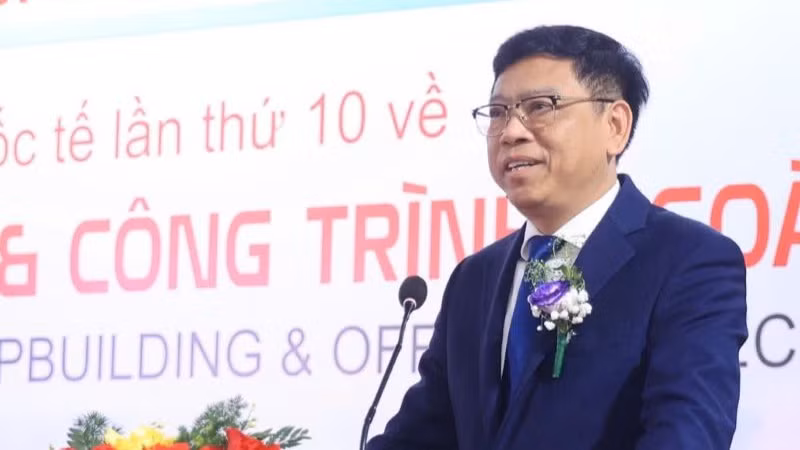 Thứ trưởng Xây dựng Nguyễn Xuân Sang phát biểu ý kiến chỉ đạo.