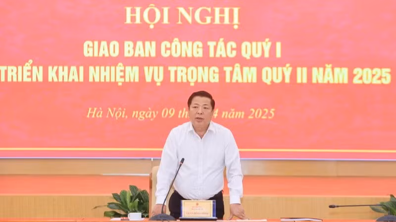 Bộ trưởng Xây dựng Trần Hồng Minh phát biểu ý kiến chỉ đạo.