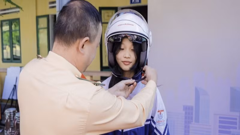 Các cơ quan chức năng tỉnh Yên Bái sẽ tiếp tục phối hợp với các bên thực thi các quy định về việc đội mũ bảo hiểm, đặc biệt là Điều 31 của Luật Trật tự An toàn giao thông đường bộ vừa được Quốc hội thông qua vào tháng 6/2024. Các cơ quan chức năng tỉnh Yên Bái sẽ tiếp tục phối hợp với các bên thực thi các quy định về việc đội mũ bảo hiểm, đặc biệt là Điều 31 của Luật Trật tự An toàn giao thông đường bộ vừa được Quốc hội thông qua vào tháng 6/2024.