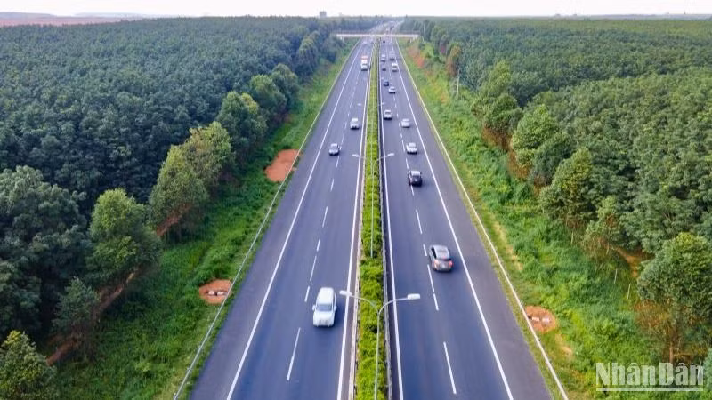 Bộ Xây dựng phấn đấu hoàn thành gần 1.200km đường cao tốc trong năm nay. 