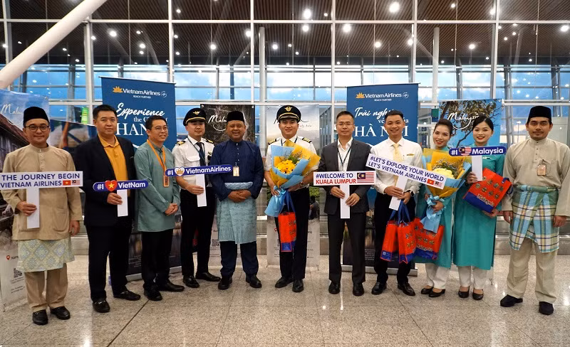 Hiện tại, Vietnam Airlines đang khai thác với tần suất 10 chuyến/tuần từ Việt Nam tới Kuala Lumpur. Hiện tại, Vietnam Airlines đang khai thác với tần suất 10 chuyến/tuần từ Việt Nam tới Kuala Lumpur.