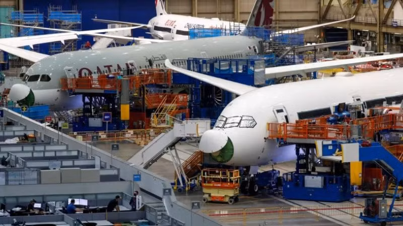 Là nhà sản xuất máy bay chở hàng dẫn đầu thị trường, Boeing hiện đóng góp hơn 90% công suất vận tải hàng hóa hàng không trên toàn thế giới. Là nhà sản xuất máy bay chở hàng dẫn đầu thị trường, Boeing hiện đóng góp hơn 90% công suất vận tải hàng hóa hàng không trên toàn thế giới.