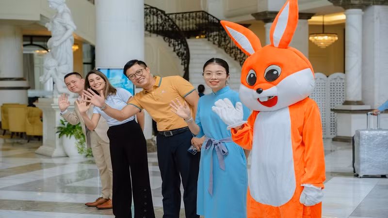 Các em nhận được sự chào đón đặc biệt từ đại diện các đơn vị tổ chức.
