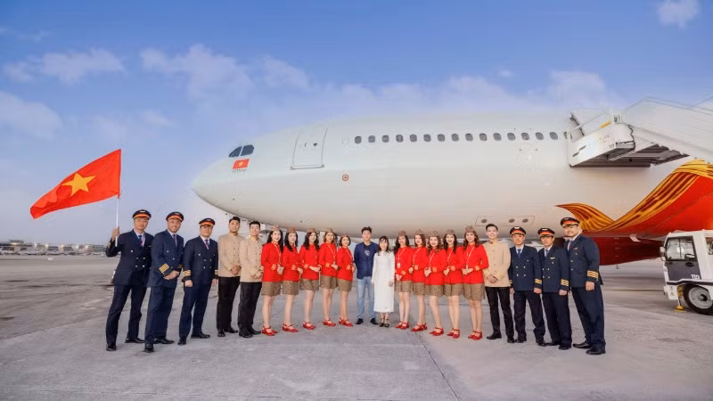 Tàu bay và phi hành đoàn Vietjet tại sân bay Miami (Florida, Mỹ). Tàu bay và phi hành đoàn Vietjet tại sân bay Miami (Florida, Mỹ).