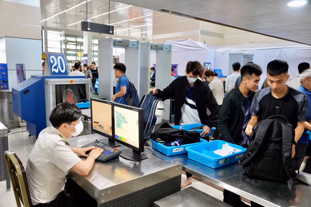 Công tác soi chiếu được thắt chặt hơn theo mức độ kiểm soát an ninh cấp độ 1.