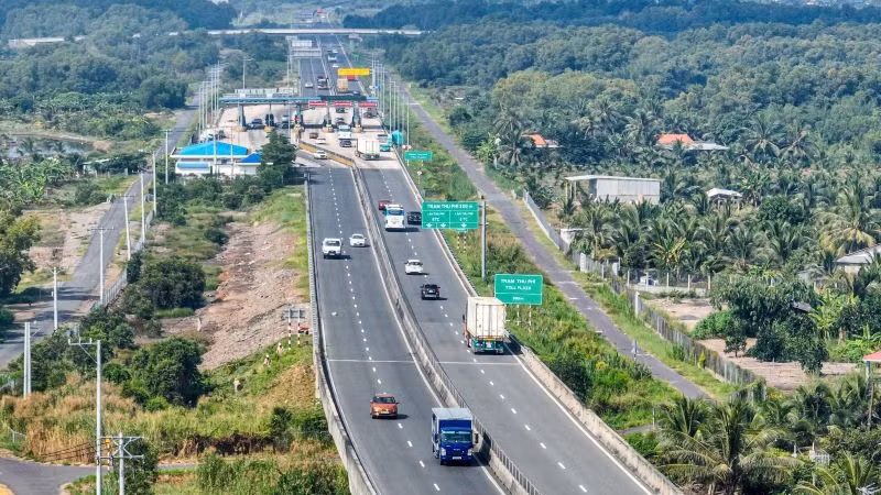 Mở rộng đường cao tốc Thành phố Hồ Chí Minh-Trung Lương-Mỹ Thuận là mong mỏi của hàng nghìn lái xe và người dân hằng ngày di chuyển trên tuyến huyết mạch nối Thành phố Hồ Chí Minh với vùng Đồng bằng sông Cửu Long. Mở rộng đường cao tốc Thành phố Hồ Chí Minh-Trung Lương-Mỹ Thuận là mong mỏi của hàng nghìn lái xe và người dân hằng ngày di chuyển trên tuyến huyết mạch nối Thành phố Hồ Chí Minh với vùng Đồng bằng sông Cửu Long.