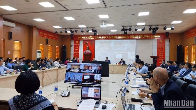 Cuộc họp về phụ phí của các hãng tàu biển có sự tham dự của nhiều cơ quan, doanh nghiệp liên quan.