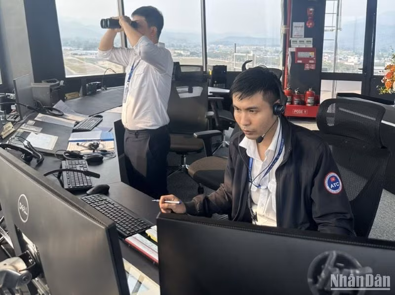 Ngày 18/4 vừa qua, VATM đã chuyển đổi khai thác thành công Đài Kiểm soát không lưu Điện Biên mới và tiếp nhận điều hành an toàn các chuyến bay cất, hạ cánh. Ngày 18/4 vừa qua, VATM đã chuyển đổi khai thác thành công Đài Kiểm soát không lưu Điện Biên mới và tiếp nhận điều hành an toàn các chuyến bay cất, hạ cánh.