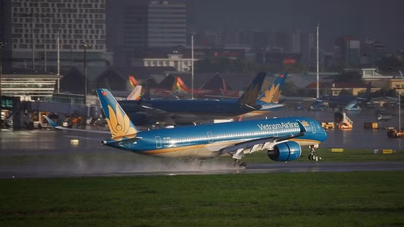 Đối với tác động từ thời tiết xấu, Vietnam Airlines luôn có kịch bản ứng phó tình huống có thể xảy ra. Đối với tác động từ thời tiết xấu, Vietnam Airlines luôn có kịch bản ứng phó tình huống có thể xảy ra.