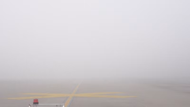 Ngoài việc chuyển hướng hạ cánh, hoãn hủy chuyến do sương mù, nhiều chuyến bay nội địa khác của các hãng hàng không cũng bị tác động dây chuyền.