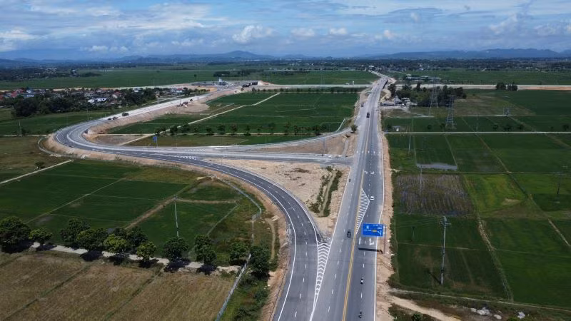 Phó Thủ tướng Trần Hồng Hà chỉ đạo Bộ Xây dựng nghiên cứu dự án mở rộng các đoạn tuyến đường cao tốc bắc-nam phía đông.