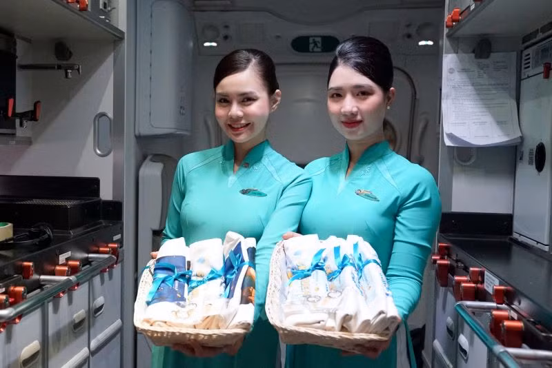 Vietnam Airlines chuẩn bị nhiều phần quà độc đáo dành cho hành khách nhí trên các chuyến bay ngày 1/6.