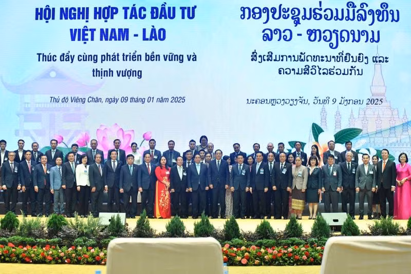 Buổi lễ ký kết diễn ra tại Trung tâm Hội nghị Quốc gia - thủ đô Viêng-chăn (Lào) với sự chứng kiến của lãnh đạo cấp cao hai nước. Buổi lễ ký kết diễn ra tại Trung tâm Hội nghị Quốc gia - thủ đô Viêng-chăn (Lào) với sự chứng kiến của lãnh đạo cấp cao hai nước.