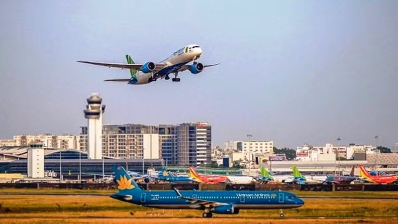 Dịp trước Tết, số lượng chuyến bay khai thác tại Cảng Hàng không quốc tế Tân Sơn Nhất dao động từ 820 đến 900 chuyến bay/ngày, cao nhất đạt 901 chuyến.