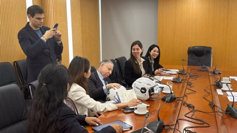 Ông Jean Todt hoan nghênh Ủy ban An toàn giao thông quốc gia có chiến dịch tuyên truyền, bắt buộc người dân sử dụng mũ bảo hiểm đạt chuẩn, phối hợp các lực lượng quản lý thị trường vào cuộc quản lý chất lượng mũ bảo hiểm. Ông Jean Todt hoan nghênh Ủy ban An toàn giao thông quốc gia có chiến dịch tuyên truyền, bắt buộc người dân sử dụng mũ bảo hiểm đạt chuẩn, phối hợp các lực lượng quản lý thị trường vào cuộc quản lý chất lượng mũ bảo hiểm.