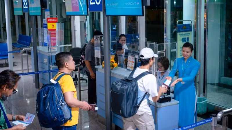 Hành khách trên các chuyến bay bị ảnh hưởng sẽ được hãng hỗ trợ theo đúng quy định. Hành khách trên các chuyến bay bị ảnh hưởng sẽ được hãng hỗ trợ theo đúng quy định.