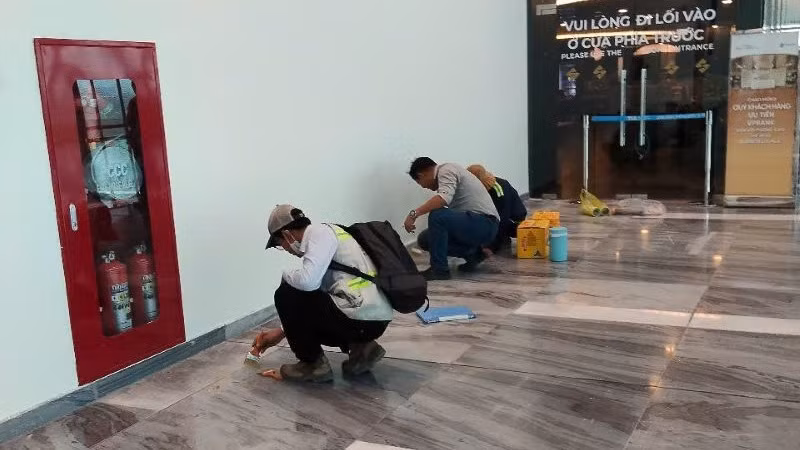 Nhà thầu huy động, bố trí lực lượng, tăng tốc thi công, cam kết đến cuối tháng 6/2025 sẽ hoàn thành toàn bộ khối lượng đá lát nền còn lại.