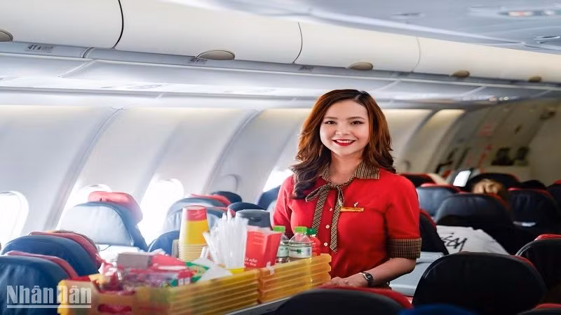 Tiếp viên hãng hàng không Vietjet.
