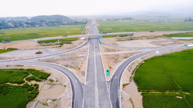Tuyến đường cao tốc Diễn Châu-Bãi Vọt là dự án có địa hình thi công hiểm trở, địa chất phức tạp phải sử dụng nhiều giải pháp kỹ thuật cao. (Ảnh: SỸ HÒA) Tuyến đường cao tốc Diễn Châu-Bãi Vọt là dự án có địa hình thi công hiểm trở, địa chất phức tạp phải sử dụng nhiều giải pháp kỹ thuật cao. (Ảnh: SỸ HÒA)