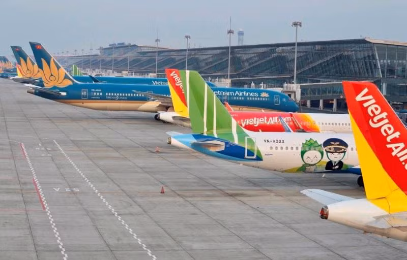 Giá bán vé máy bay không đủ bù đắp chi phí khi các biến động đầu vào như giá nhiên liệu, giá dịch vụ tại các cảng hàng không, sân bay,.. Giá bán vé máy bay không đủ bù đắp chi phí khi các biến động đầu vào như giá nhiên liệu, giá dịch vụ tại các cảng hàng không, sân bay,..