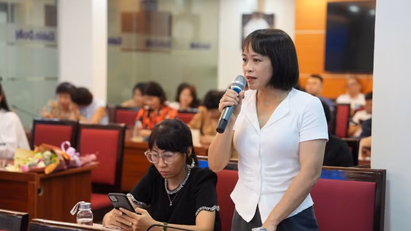Các đại biểu trao đổi tại tọa đàm.