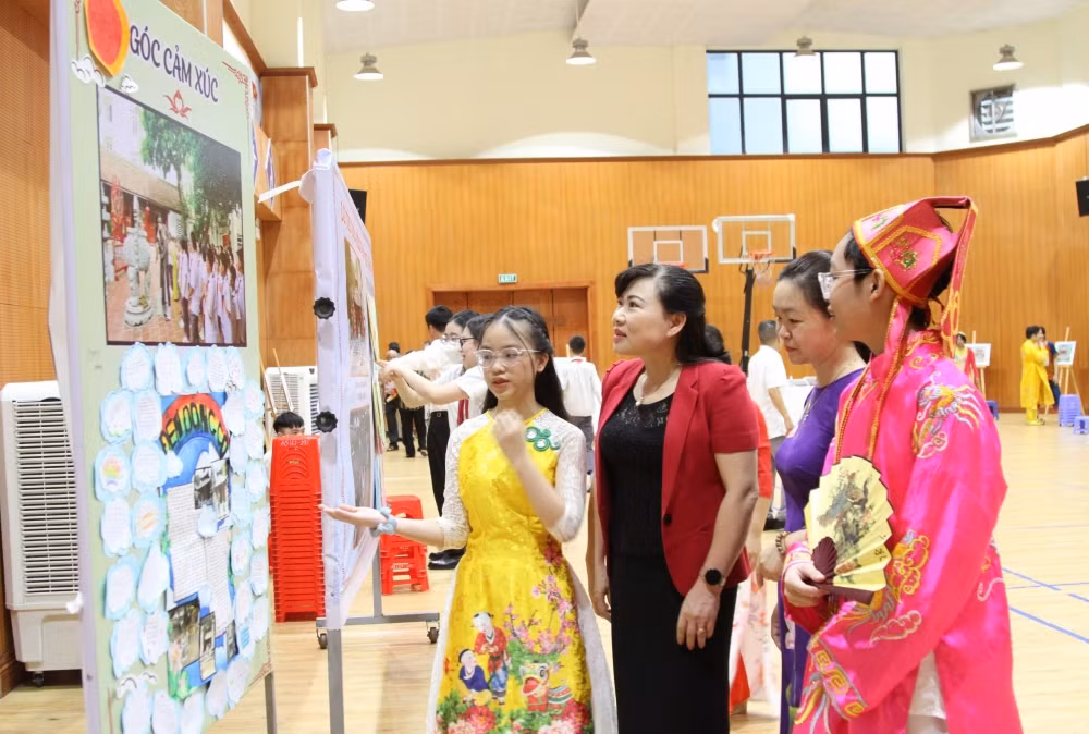 Các em học sinh chia sẻ về những bài học các em thu được sau khi tham quan di tích đền Đồng Cổ.