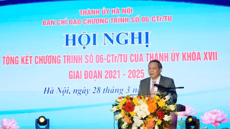 Phó Bí thư thường trực Thành ủy Nguyễn Văn Phong phát biểu tại Hội nghị Tổng kết. Phó Bí thư thường trực Thành ủy Nguyễn Văn Phong phát biểu tại Hội nghị Tổng kết.