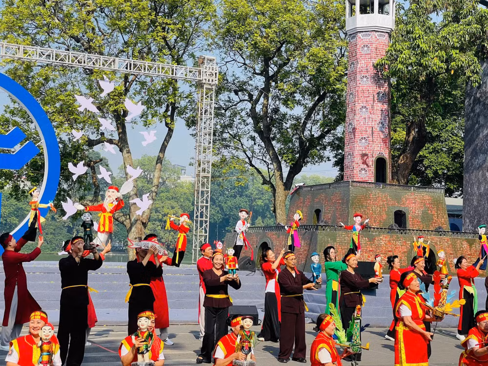 Giới thiệu kho tàng văn hóa đặc sắc của Thủ đô tại Ngày hội. Giới thiệu kho tàng văn hóa đặc sắc của Thủ đô tại Ngày hội.