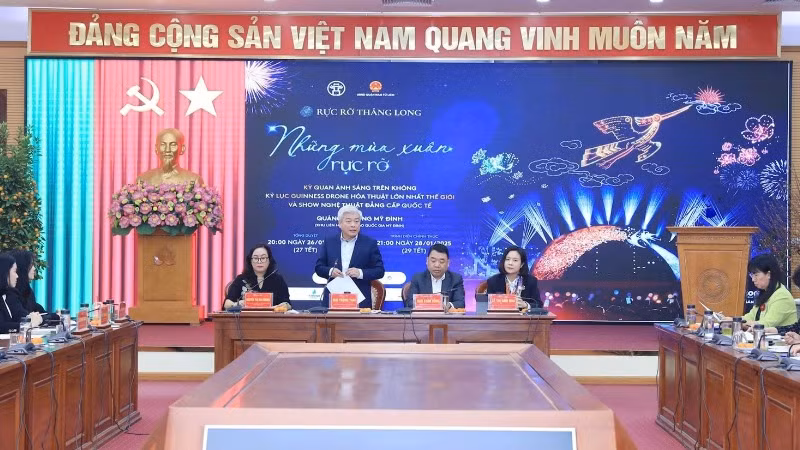 Đại diện Ban Tổ chức giới thiệu các nội dung của chương trình.
