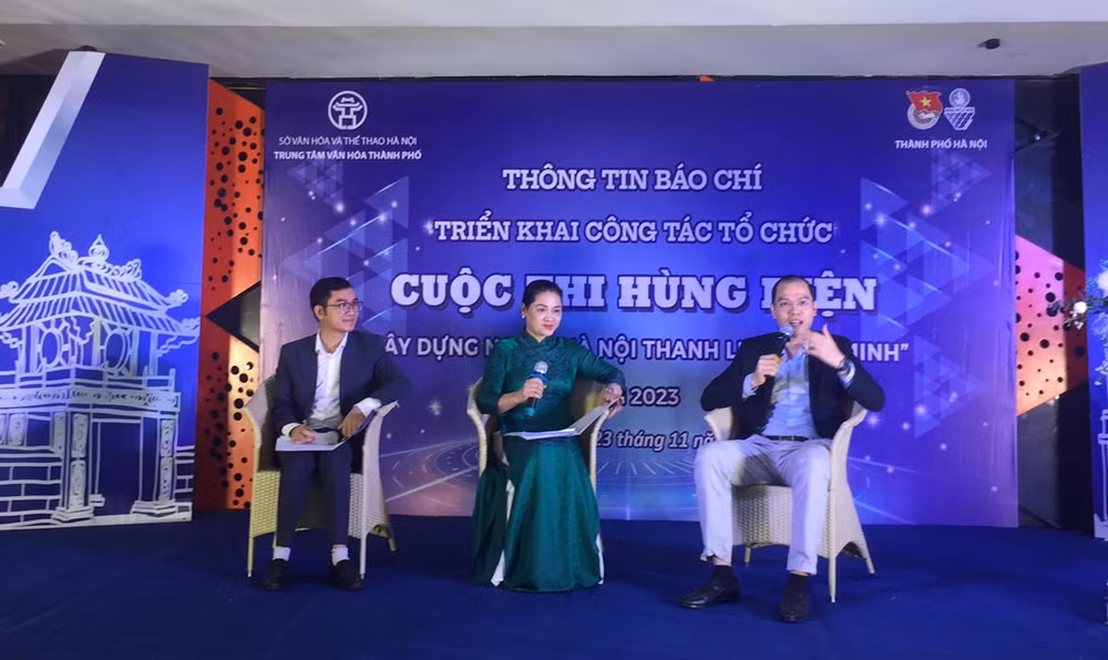 Các đại biểu thảo luận về việc xây dựng người Hà Nội thanh lịch, văn minh trong sinh viên.