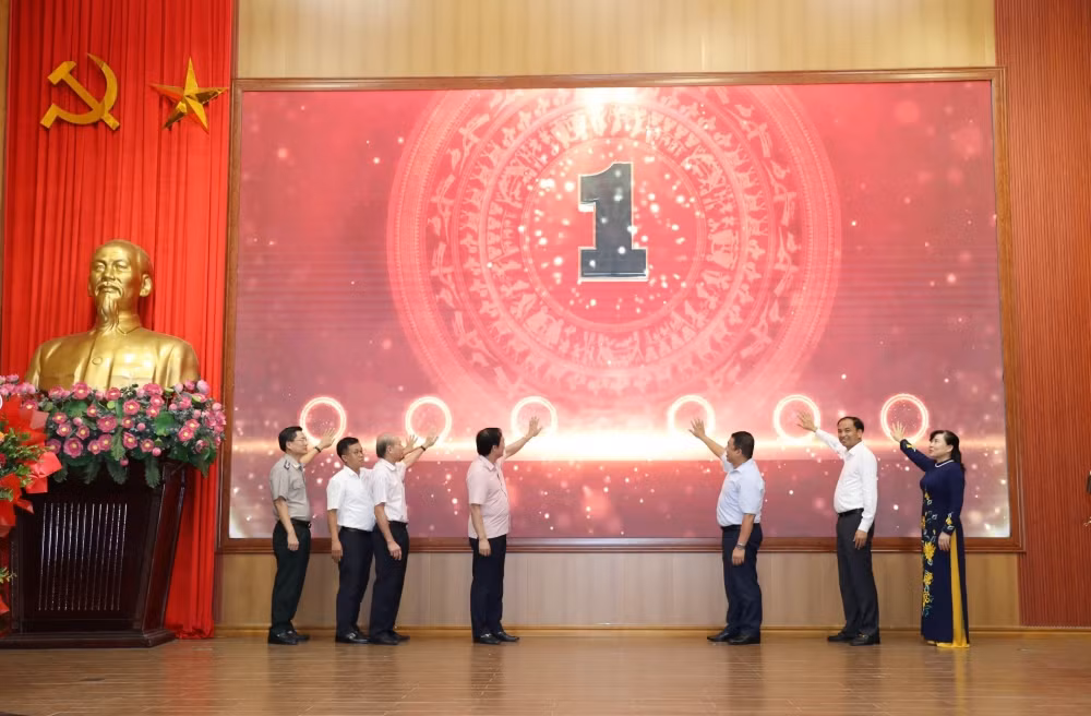 Đại diện lãnh đạo Ban Tuyên giáo Thành ủy Hà Nội, Quận ủy Tây Hồ phát động cuộc thi.