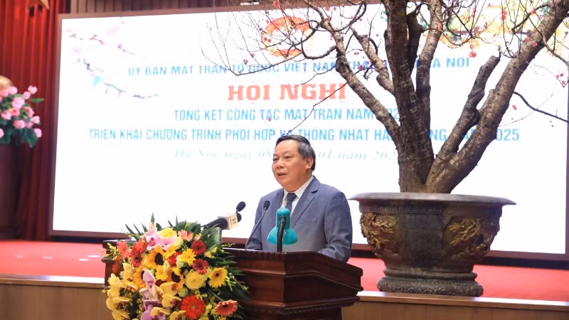 Phó Bí thư Thường trực Thành ủy Hà Nội Nguyễn Văn Phong phát biểu tại Hội nghị.