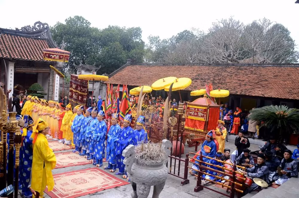 Các nghi lễ tưởng nhớ An Dương Vương tại đền Cổ Loa trong ngày khai hội.