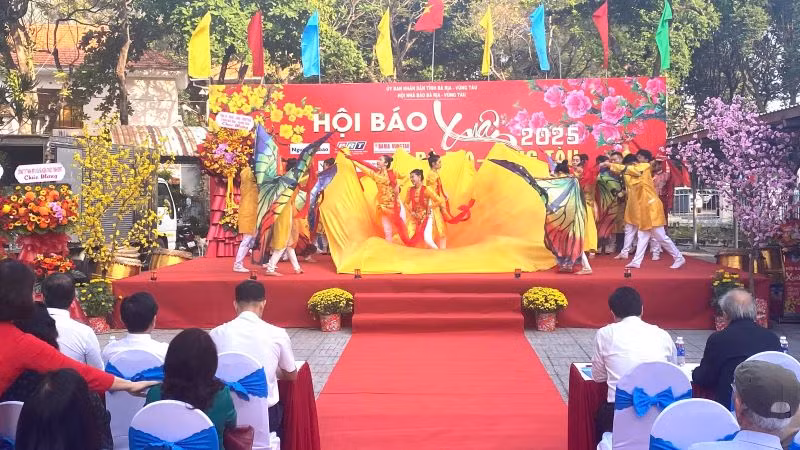 Các tiết mục văn nghệ chào mừng khai mạc Hội Báo Xuân Ất Tỵ 2025. Các tiết mục văn nghệ chào mừng khai mạc Hội Báo Xuân Ất Tỵ 2025.