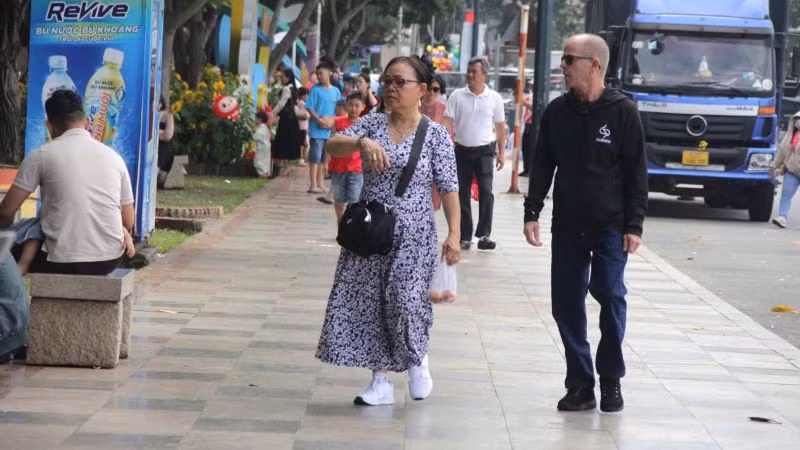 Du khách nước ngoài tham quan tại hội hoa xuân thành phố Vũng Tàu. Du khách nước ngoài tham quan tại hội hoa xuân thành phố Vũng Tàu.