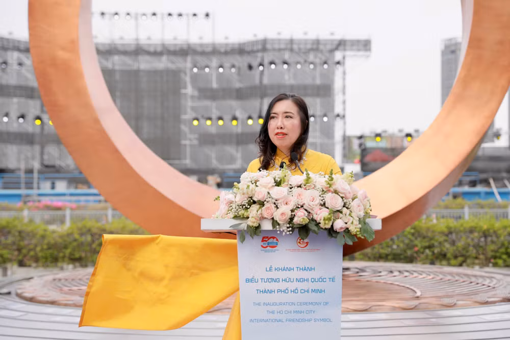 Thứ trưởng Ngoại giao Lê Thị Thu Hằng phát biểu chào mừng. (Ảnh: CHI MAI) Thứ trưởng Ngoại giao Lê Thị Thu Hằng phát biểu chào mừng. (Ảnh: CHI MAI)